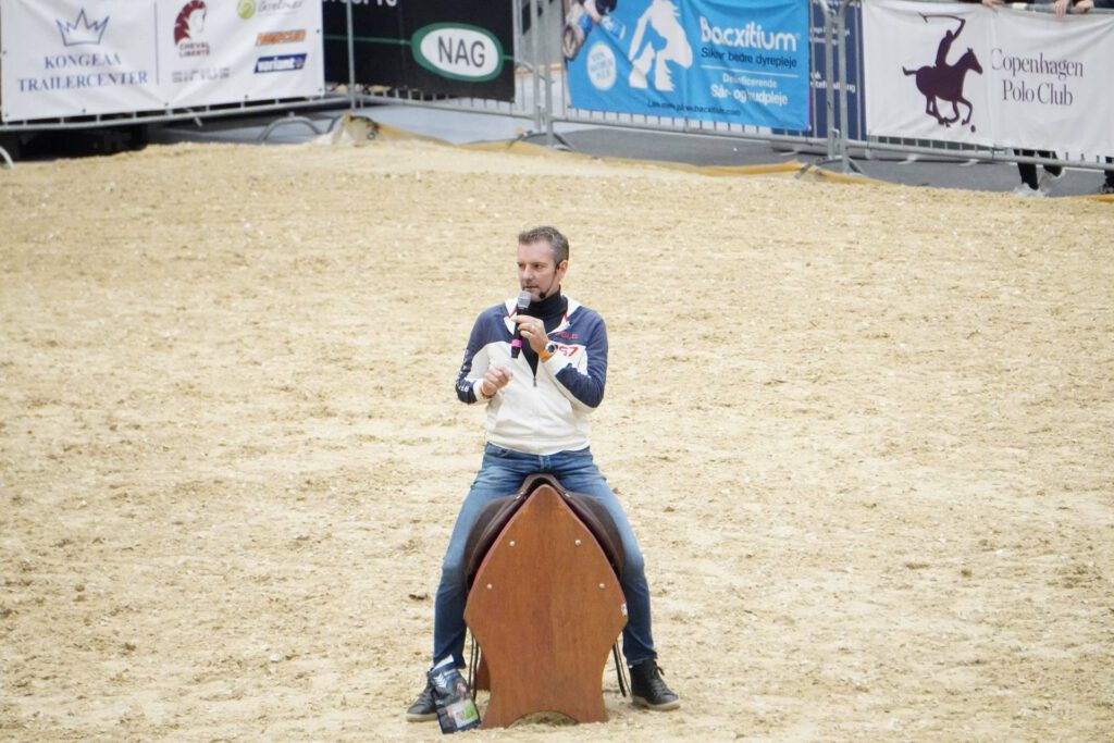 Til Hillerød Horse Show holdt Claus Toftgaard clinic om en træningsstrategi i balance. 